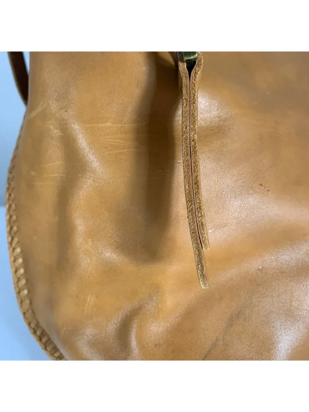 LUCKY BRAND Camel Tan Leather Drawstring Bucket Shoulder Bag Tassel Charm VTG